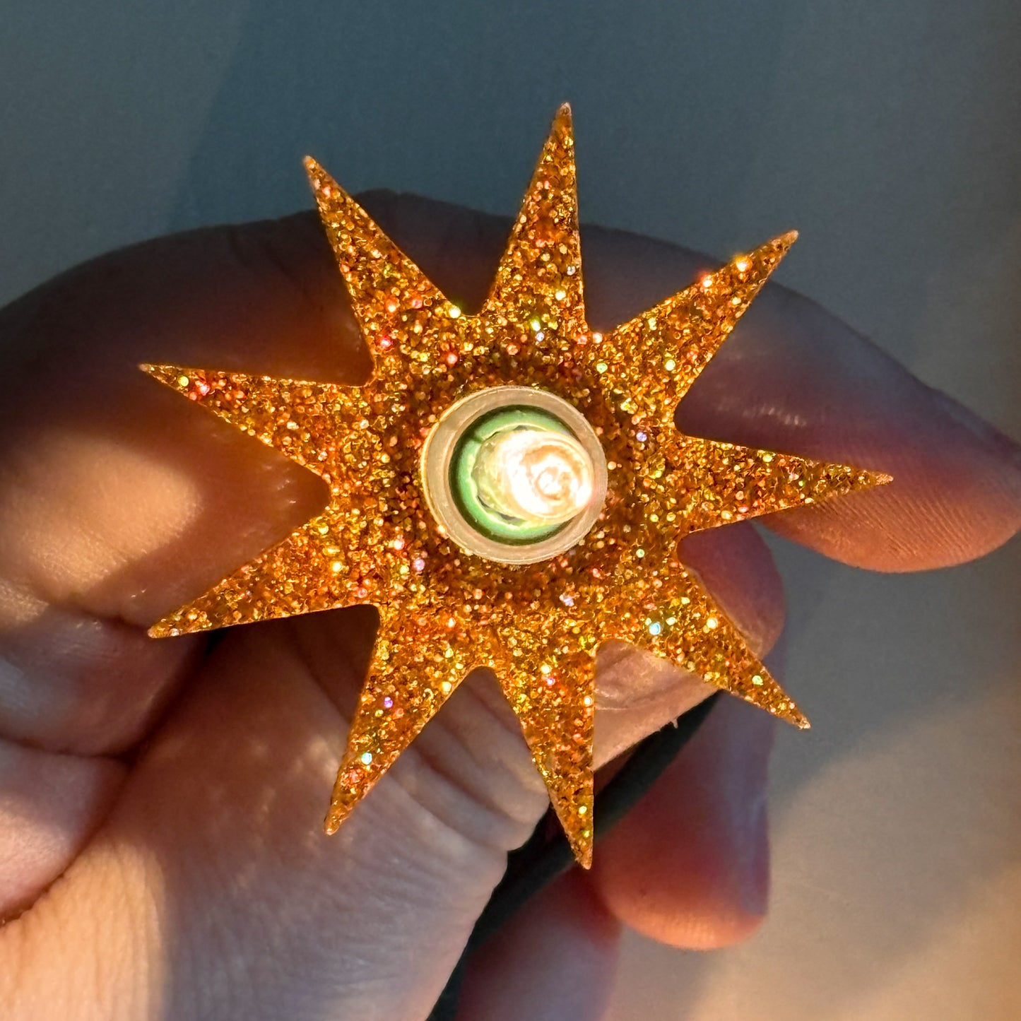 Bulb reflectors for holiday lights